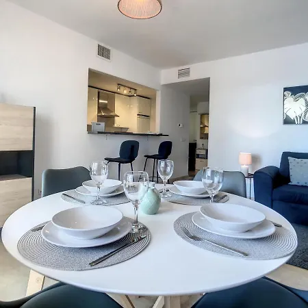 Duquesa Superb Seafront Marina Real Appartement